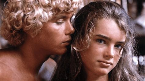 blue lagoon nude scene|Brooke Shields, Christopher Atkins recall uncomfortable naked。